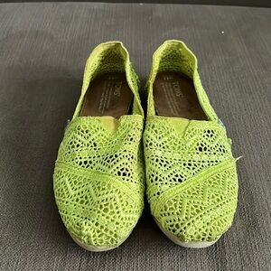 Tom’s lace slip ons